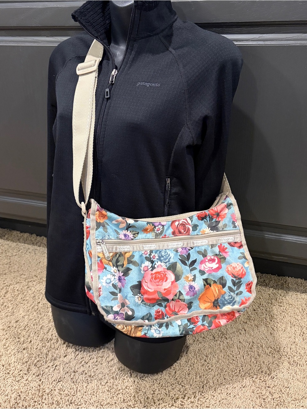Lesportsac Everyday Bag --11 x 8 x 5.5 Flowers